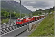 IR1145 nach St.Moritz ,it Ge 4/4 III 644  Savognin  überquert gleich den Hinterrhein bei Reichenau-Tamins. (13.054.2020)