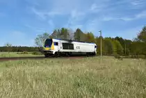 A.D.E. 264 007-6 solo unterwegs in Richtung Hagenower Land. 3km östlich von Büchen, 08.05.2020