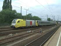 ES 64 U2-045 (182 545-4) mit RB40  Ruhr Lenne Bahn  am Haken,
hinten wurde die ES 64 U2-095 (182 595-9) an den Steuerwagen im
Schub angeh�ngt,hier bei der Einfahrt in Hagen Hbf.  