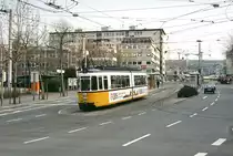 Um 1995 ist der Stuttgarter GT4 428 am Berliner Platz als Linie 2 in Richtung Hölderlinplatz unterwegs