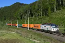 Die STB 1142 562 war am 12. Mai 2020 dem Containerzug  61912 vorgespannt und wurde von mir bei Niklasdorf fotografiert.