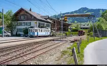Bahnhof Saanen mit abgestelltem De 4/4 26 am 21. Mai 2020.