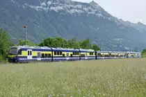 ABDeh 8/8 323 mit GSW nach Lauterbrunnen und ABDeh 8/8 321 nach Grindelwald, am 22.5.20 beim Flugplatz Interlaken.