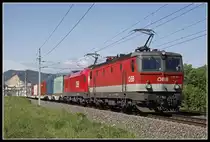 1144 027 + 1116 192 mit Güterzug bei Niklasdorf am 13.05.2020.