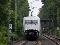 Ein ICE 402 021-0 fährt von Essen kommend weiter in Richtung Bochum. (Essen, Mai 2020)