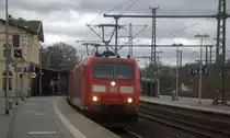 185 166-6 und 185 270-6 beide von DB  kommt aus Richtung Aachen-West,Laurensberg,Richterich,Kohlscheid und fährt durch Herzogenrath als Umleiter mit einem langen Ölzug aus Antwerpen-Petrol(B) nach Basel(CH) und fährt in Richtung Hofstadt,Finkenrath,Rimburg,Übach-Palenberg,Zweibrüggen,Frelenberg,Geilenkirchen,Süggerath,Lindern,Brachelen,Hückelhoven-Baal,Baal,Erkelenz,Herrath,Beckrath,Wickrath,Rheydt. 
Aufgenommen am Bahnhof von Herzogenrath.
 Am Nachmittag vom 2.2.2020.