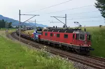 Re 620 016-6  Illnau-Effretikon  mit der Leistung RBL-Genf bei Niederbipp am 22. Mai 2020.
Foto: Walter Ruetsch 