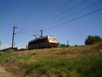 Lok 426 137 auf dem Bahndamm zwischen Frejus und St. Raphael. 26.06.2007