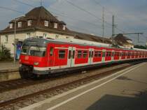 S5 auf der Realation Bietigheim-Stuttgart Schwabstra�e. Hier der Bahnhof Stuttgart-Feuerbach. Aufgenommen am 19.07.07 um 9:12 Uhr
