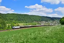 187 070 mit einem Kesselzug am 16.05.2020 bei Obereichstätt.