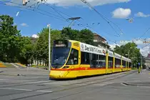 Be 6/10 Tango 171, auf der Linie 10, fährt zur Haltestelle am Bahnhof SBB. Die Aufnahme stammt vom 04.05.2020.