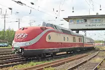 Portrait von VT11 5008 (601 008-6), als dieser am Nachmittag des 22.06.2019 an der Fahrzeugparade des Sommerfestes vom DB Museum in Koblenz Lützel zusammen mit 602 003-6 teilnahm. Geschoben wurde die VT11.5-Garnitur von der 333 068-5 über die Parade.