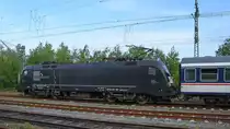 Die Elektrolokomotive ES 64 U2 - 097 Anfang Mai 2020 in Hattingen.