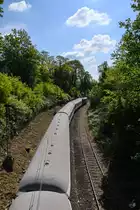 Ein TRI-Garnitur Mitte Mai 2020 auf dem Weg zur Endhaltestelle Hattingen-Mitte. 