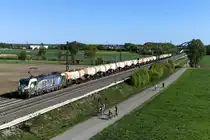 Im Frühjahr 2020 entwickelte sich der Beethoven Vectron der SETG zur  Stammlok  für den DGS 49876 nach Schwedt an der Oder. Am 26. April konnte ich den Ganzzug bestehend aus Knickkesselwagen der Gattung Zans bei Nordheim im Donau-Ries aufnehmen. Die an diesem Tag schon zahlreich unterwegs gewesenen Ausflügler zeigten an, dass sich die Menschen nach der langen Zeit zu Hause langsam wieder ins Freie trauten. 