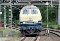 30.05.2020: 218 480 und 218 490 (beide von RP Railsystems, Gotha) rangieren im Bahnhof Itzehoe an den IC 2314.