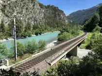 Blick auf die Pitztaler Ache Brücke nahe dem Bahnhof Imst-Pitztal in der Inn Schlucht.
Aufgenommen am 01.06.2020
