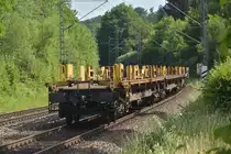 Nachschuß auf den Bauzug der von der 223 155-3 am 2. Juni 2020 durch Neckargerach gen Binau gezogen wurde.