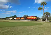820 & 802 cut through the Daytona Beach Golf Club whilst working FEC101-09 from Jacksonville Bowden to Miami Hialeah, 9 Feb 2020