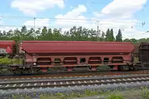 Ein  Schüttgutwagen mit dosierbarer Schwerkraftentladung Mitte Mai 2020 in Bochum-Langendreer.
