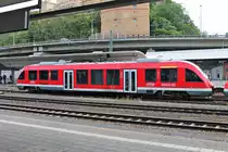 Portrait von 640 015, als dieser am Nachmittag des 22.06.2019 zusammen mit 640 013 am Bahnsteig in Koblenz Hauptbahnhof stand und rangierten kurz darauf in Richtung Abstellgleis.