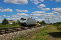 TX Logistik Bombardier Traxx 185 418-3 in Waghäusel (Baden Württemberg) am 31.05.20