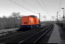 Versuch mit Color-Key:
203 121-9 (202 324-0 | 112 324-9 | 110 324-1 | DR V 100.1) der BBL Logistik GmbH als Tfzf durchfährt den Hp Magdeburg Herrenkrug auf der Bahnstrecke Berlin–Magdeburg (KBS 201) Richtung Magdeburg-Neustadt.
(Smartphone-Aufnahme)
[10.12.2019 | 14:13 Uhr]