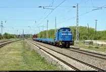 Nachschuss auf 346 024-9 (105 970-8 | DR V 60 D | NVR-Nummer: 98 80 3345 970-8 D-PRESS), die zusammen mit Zuglok 204 354-5 (112 354-6 | 110 354-8 | DR V 100.1 | NVR-Nummer: 98 80 3202 354-7 D-PRESS) der Muldental-Eisenbahnverkehrsgesellschaft mbH (MTEG) und leeren Flachwagen der Gattung  Res  den Bahnhof Angersdorf auf der Bahnstrecke Halle–Hann. Münden (KBS 590) Richtung Teutschenthal durchfährt.
Eingesetzt werden beide Loks bei der Eisenbahn-Bau- und Betriebsgesellschaft Pressnitztalbahn mbH (PRESS).
Aufgenommen am Ende des Bahnsteigs 2/3.
[1.6.2020 | 12:26 Uhr]