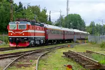 Beinahe zurück in Originalzustand -ware es nicht für die grossere Luftgitter am Dach- treft 1290 mit ein Museumszug am 12 September 2015 ins Eisenbahnmuseum von Gävle ein.