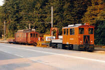 AARE SEELAND mobil/ASm/OJB/SNB.
EINST UND JETZT.
Das Erscheinungsbild des Schotterzuges.
Tm 141 auf der Haltestelle Bei den Weihern im Juli 1986.
Besondere Beachtung gilt dem Xe 4/4 131, ehemals ZVB-CFe 4/4 3.
Foto: Walter Ruetsch