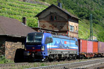 Siemens Vectron 193 521-2 durchfährt den Bahnhof Kaub am 28.05.2020