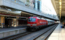193 255 steht als Snälltåget 3943 nach Malmö C in Stockholm C.