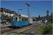 Die Blonay Chamby Bahn, kurz vor der Betriebseröffnung am Samstag, den 13. Juni um 10:10: Ein Dienstzug, welcher Personal und Gegenstände (z.B Fahrkarten) für die Betriebseröffnung nach Blonay brachte, wartet auf Rückfahrt nach Chaulin. 
Neuerdings bekommt man bei Bilder aus dieser Perspektive das Schloss von Blonay mit ins Bild aber leider auch den Baukran beim Bahnhof.

13. Juni 2020 