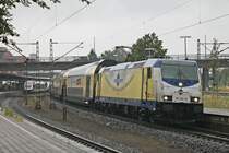 Ausfahrt am verregneten Nachmittag des 06.07.2019 von LNVG/ME 146-18 (146 518-6)  105.000.000 km - Sicher mit dem Zug durch Niedersachsen/Burgwedel  mit ihrem RE 3 (Hamburg Hbf - Hannover Hbf) aus dem Bahnhof von Hamburg Harburg gen Maschen.