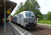 METRANS 383 405-8 mit Containerwagen Richtung Děčín, am 09.06.2020 in Krippen.