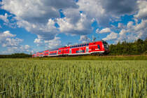 Seit nun einen Jahr fahre ich reglemäßig nach der Schule nach Elsterwerda, um ein halbwegs gutes Bild des Twindexx zu bekommen, nun ist es endlich der Fall, zwar nicht in Elsterwerda sondern an der noch viel schöneren Kramer Kurve, aber was soll's.

Ort: Großbeeren
Datum: 02.06.2020
Zeit: 17:37

Zugnummer: RE 3516
Richtung: Stralsund Hbf
Linie: RE 5
Betreiber: DB Regio Nordost

Bearbeitung: Ja

© Bildrechte vorenthalten