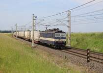 363 098-5 (ZSSK Cargo)zusehen am 13.06.20 mit einem Containerzug in Pardubice Opočínek.