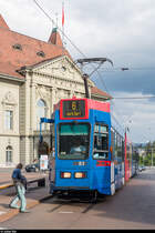 Aufgrund eines Weichendefekts in Siloah können auf dem Ostast der Linie 6 zurzeit nur Zweirichtungsfahrzeuge eingesetzt werden. Da von den RBS Be 4/10 nicht genügend Fahrzeuge zur Verfügung stehen, ist die Linie 6 deshalb zurzeit zweigeteilt. Zwischen Bahnhof und Fischermätteli verkehren BERNMOBIL-Trams, während die Blauen Bähnli wie früher zwischen Worb Dorf und Zytglogge pendeln.<br>
Am 16. Juni 2020 erreicht der RBS Be 4/10 83 die Endhaltestelle am Casinoplatz mit der Skulptur  Kopflos  von Luciano Andreani (auch bekannt unter dem Namen  Meitschibei , da sie eine gewisse Ähnlichkeit mit dem gleichnamigen Süssgebäck aufweist).