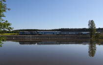 Der   Alex   mit der Werbelok   Grieß di Allgäu  auf dem Weg von Hof nach Regensburg.
Wurde am frühen Morgen des 29.05.2020 am Rechenweiher mit etwas Spiegelung eingefangen.  