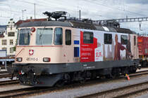 Die Re 420 310-5 ist die neuste Werbelokomotive im Dienste von SBB CARGO NATIONAL.
Am Abend des 17. Juni 2020 wartete sie im Güterbahnhof Solothurn auf ihren nächsten Einsatz.
Fotostandort grüne Wiese, Bildausschnitt Fotoshop.
Foto: Walter Ruetsch