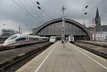Aufgenommen am 16.06.2020 auf dem Bahnsteig 4/5. 2 x ICE und einmal IC in Reihe und der Dom und Sankt Maria Himmelfahrt im Hintergrund.