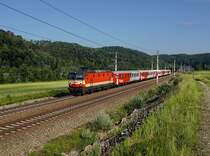 Die 1144 092 mit einem REX nach Linz am 13.06.2020 unterwegs bei Wernstein.