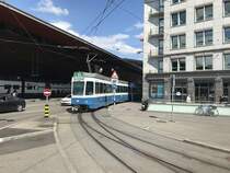 Linie 11 2069 wendet am Hauptbahnhof via Gessnerallee. Datum: 13. 6. 2020