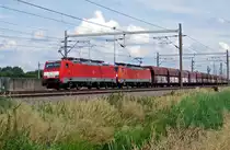 Leerkohlezug mit 189 025 passiert Valburg am 18 Juni 2020.