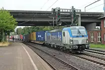 Durchfahrt am Nachmittag des 06.07.2019 von 193 882 mit ihrem Containerzug durch den Bahnhof von Hamburg Harburg in Richtung Hamburger Hafen.