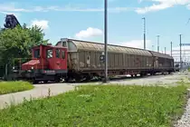 Für den Rangierdienst auf kleineren Stationen hat die SBB in den Jahren 1960 bis 1965 die Tm I 407 - 513 von RACO CMR, SLM Deutzt in Betrieb genommen.
Einer der Letzten dieser Serie, der Tm I 459, stand noch am 20. Juni 2020 bei einer privaten Firma in Oensingen im Einsatz.
Foto: Walter Ruetsch  