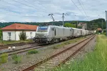 Einer der wenigen Züge auf der Strecke von Apach nach Thionville ist DGS 47212 von Rheinkamp nach Woippy. Am 16.6.2020 fuhr 37033 der VFLI mit diesem Zug in den Bahnhof Sierck-les-Bains ein.