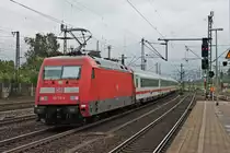 Nachschuss auf 101 115-4, als diese am Nachmittag des 06.07.2019 ihren InterCity aus dem Bahnhof von Hamburg Harburg in Richtung Maschen schob.