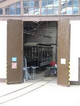 Im Stra�enbahnmuseum Chemnitz Kappel wird gerade ein alter Stra�enbahntriebwagen aufgebaut, 19.07.07