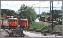 Triebwagen ABDeh 2/4 23 und 24 im Freiverlad/Depotgel�nde und DZeh 2/4 21 auf Gleis 2 im Bahnhof Heiden. (Archiv 05-77)Im Vordergrund der  Rolli  f�r eine selbst�ndige Talfahrt, R�ckfahrt im Schlepp.